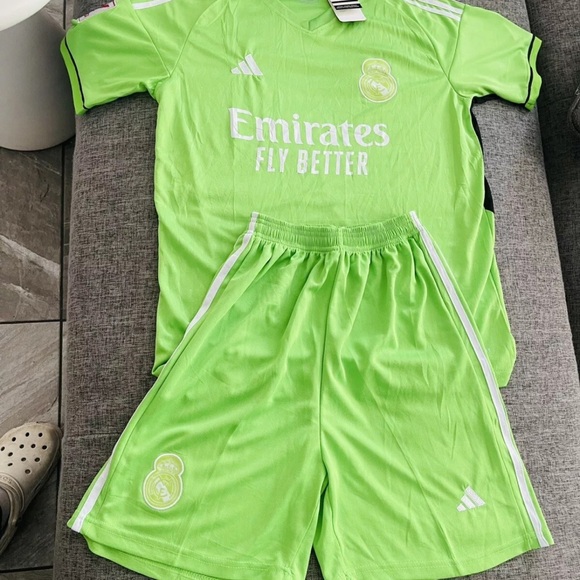 NWT- Adidas Real Madrid jersey set size medium Green - Picture 11 of 12